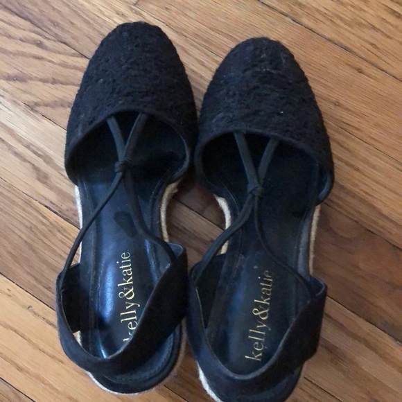 Black platforms. - Picture 3 of 4